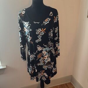 White House Black Market Floral print Black‎ stretch 3/4 sleeves tunic top Sz L